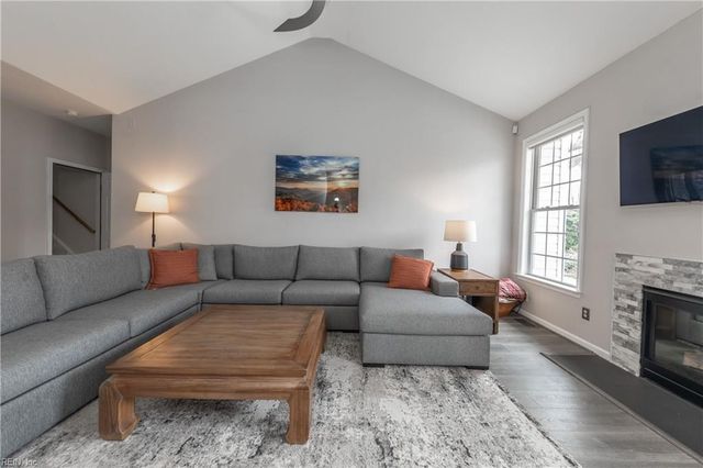 13152 Fox Chase CT, Carrollton, VA 23314