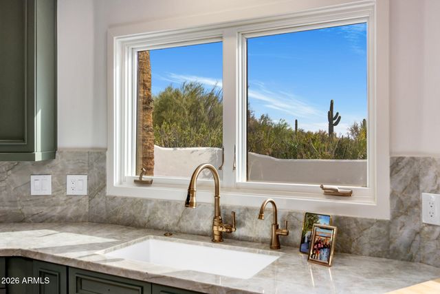 9349 E CALLE DE VALLE Drive, Scottsdale, AZ 85255