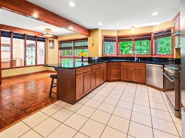 174 Cedar St, Sturbridge, MA 01566