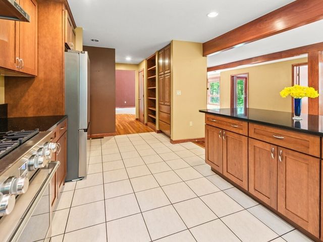 174 Cedar St, Sturbridge, MA 01566