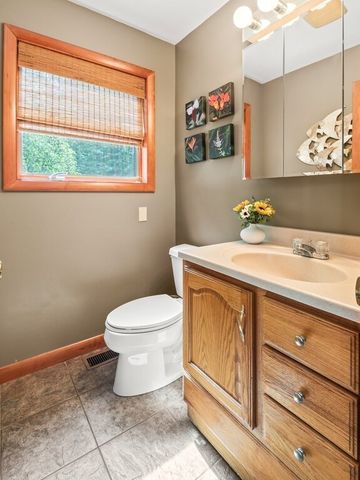 174 Cedar St, Sturbridge, MA 01566