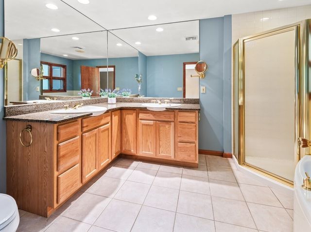 174 Cedar St, Sturbridge, MA 01566