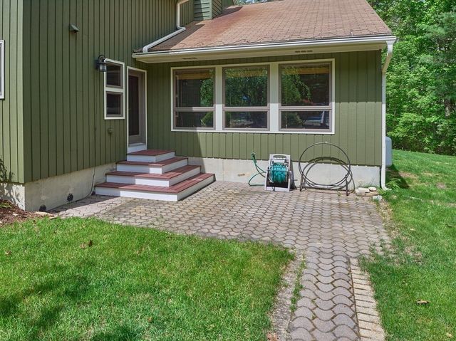 174 Cedar St, Sturbridge, MA 01566
