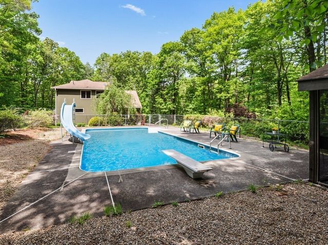 174 Cedar St, Sturbridge, MA 01566