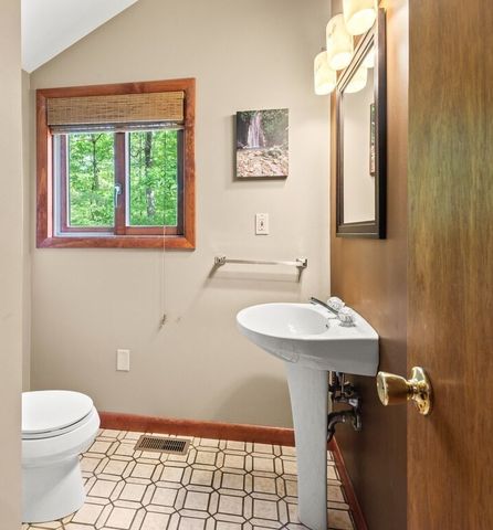 174 Cedar St, Sturbridge, MA 01566