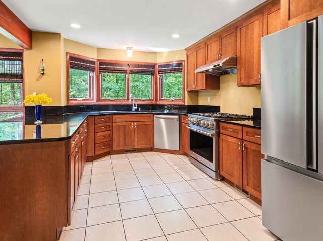 174 Cedar St, Sturbridge, MA 01566