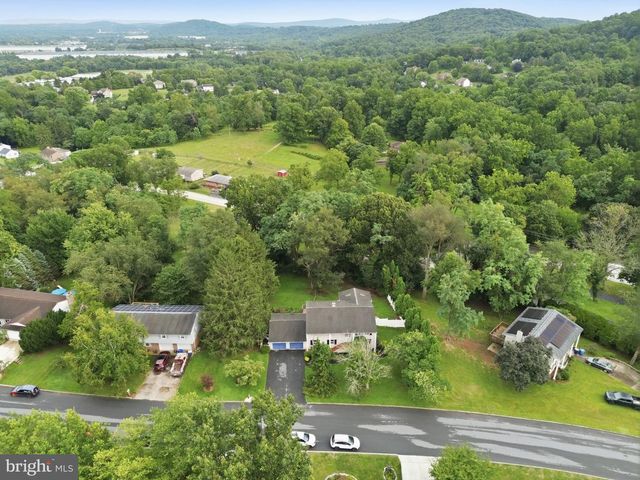 426 JENNIFER DR, New Cumberland, PA 17070
