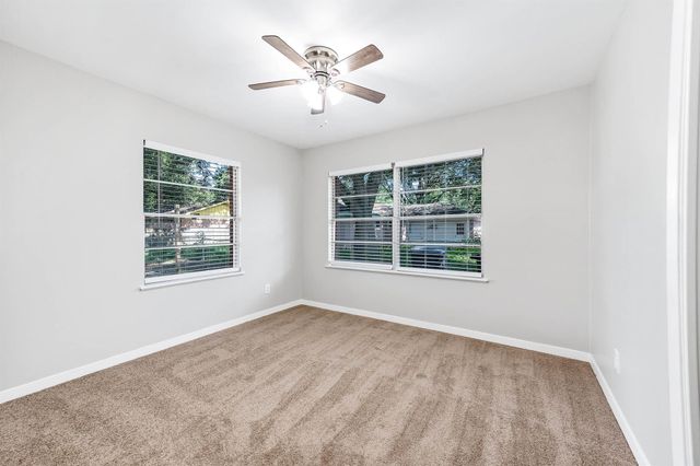 1033 S Booth Lane, Alvin, TX 77511