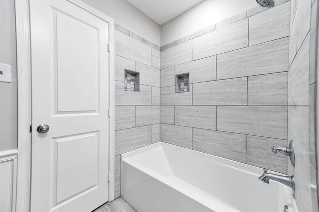 1033 S Booth Lane, Alvin, TX 77511