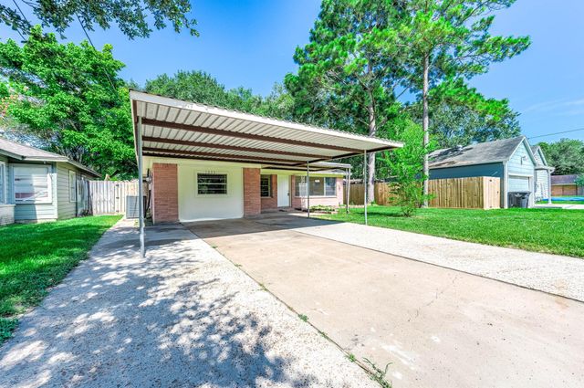 1033 S Booth Lane, Alvin, TX 77511