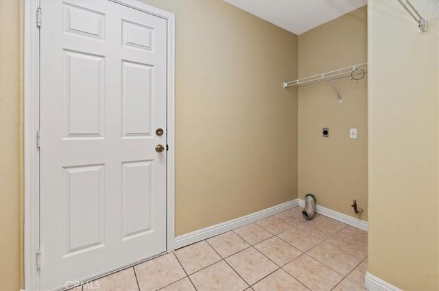 14336 Caroline, Adelanto, CA 92301