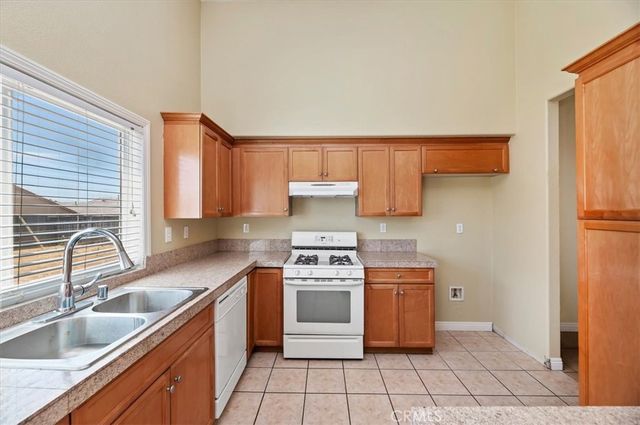 14336 Caroline, Adelanto, CA 92301