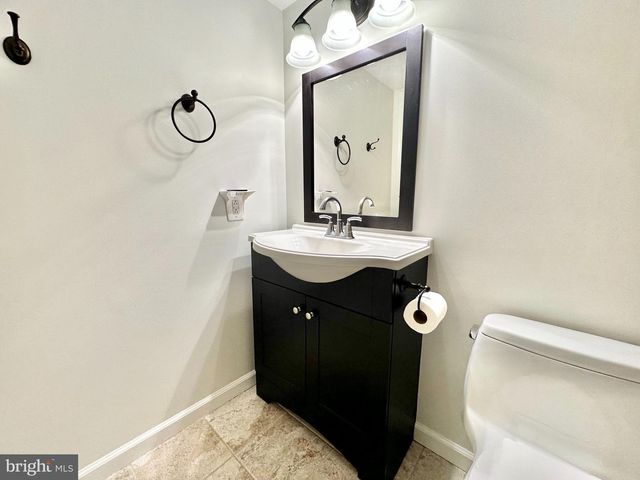 1010 BASHFORD LN, Alexandria, VA 22314