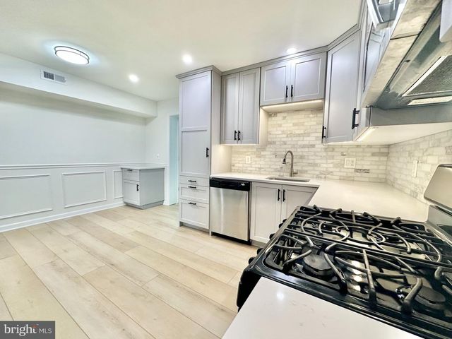 1010 BASHFORD LN, Alexandria, VA 22314