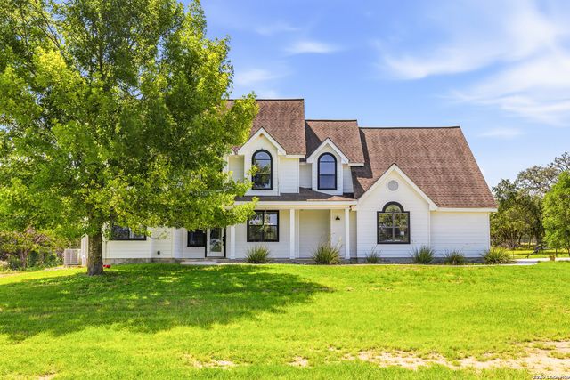 616 GREEN OAK DR, Pipe Creek, TX 78063