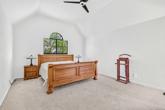 616 GREEN OAK DR, Pipe Creek, TX 78063