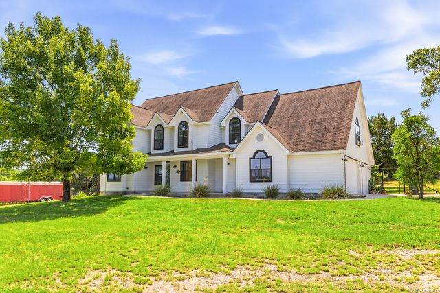 616 GREEN OAK DR, Pipe Creek, TX 78063