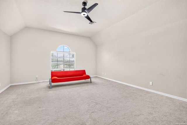 616 GREEN OAK DR, Pipe Creek, TX 78063