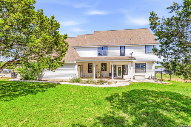 616 GREEN OAK DR, Pipe Creek, TX 78063