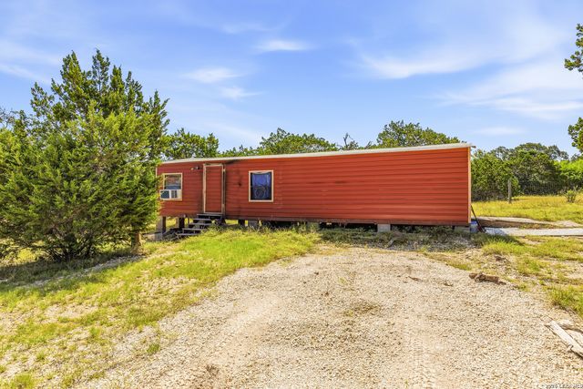 616 GREEN OAK DR, Pipe Creek, TX 78063