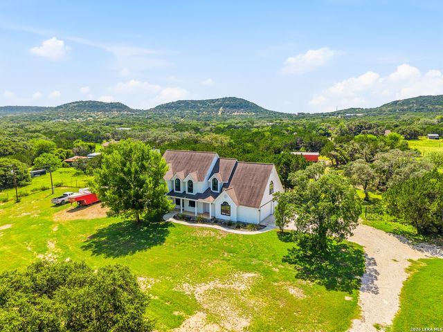 616 GREEN OAK DR, Pipe Creek, TX 78063