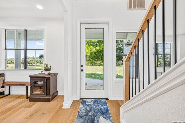 616 GREEN OAK DR, Pipe Creek, TX 78063
