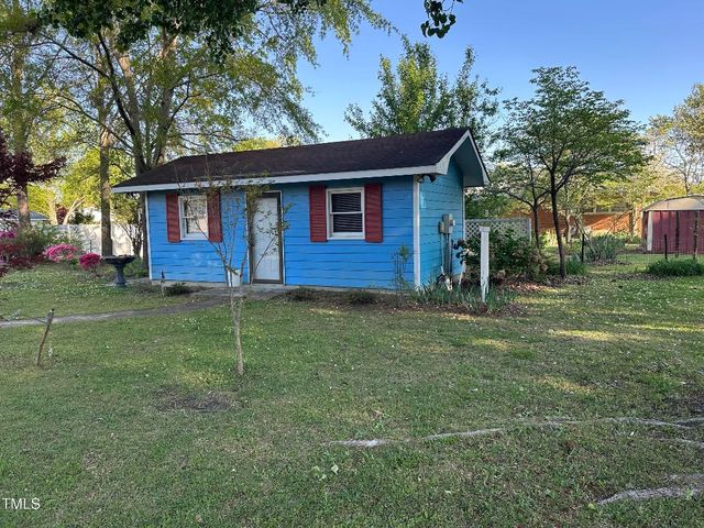 1108 Friendly Road, Dunn, NC 28334