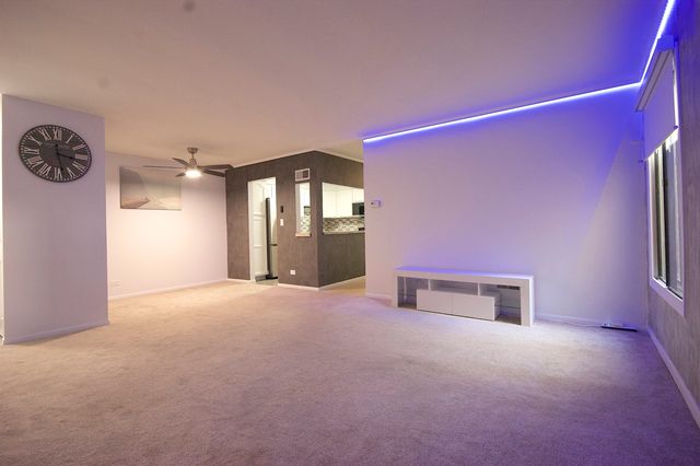 521 73rd Street 105, Downers Grove, IL 60516