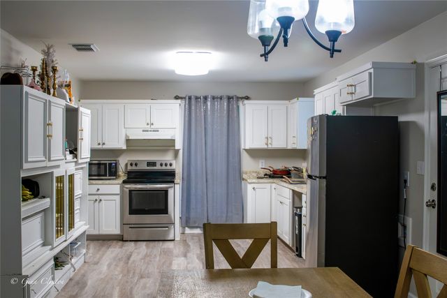 8202 Clint Drive, Shreveport, LA 71108