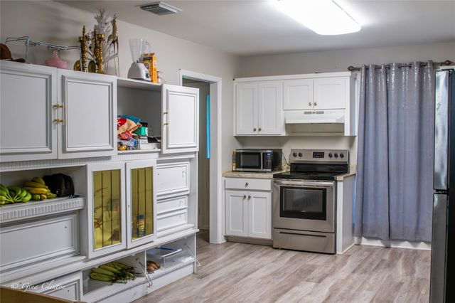 8202 Clint Drive, Shreveport, LA 71108