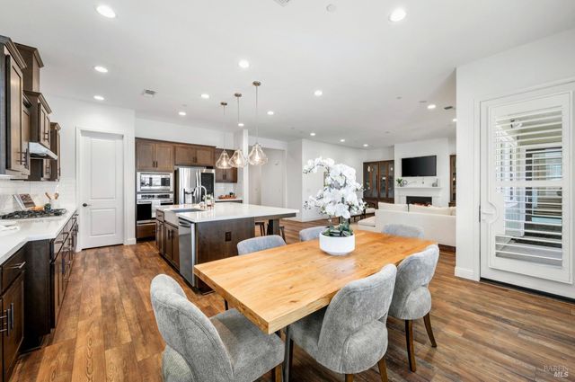 6006 Peacock Ct, Vacaville, CA 95688