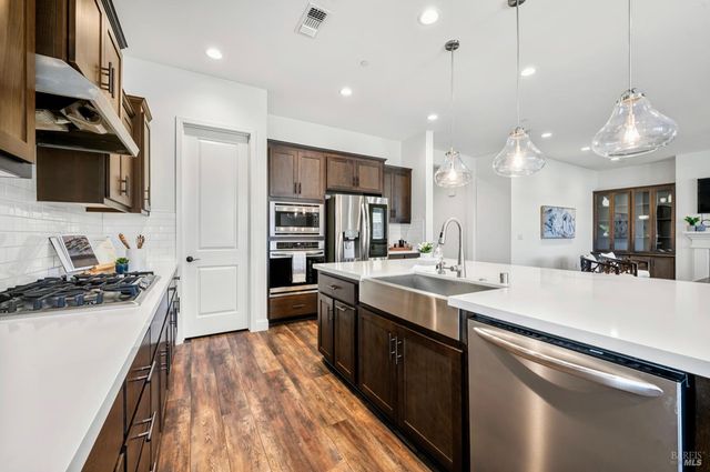 6006 Peacock Ct, Vacaville, CA 95688
