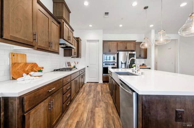 6006 Peacock Ct, Vacaville, CA 95688