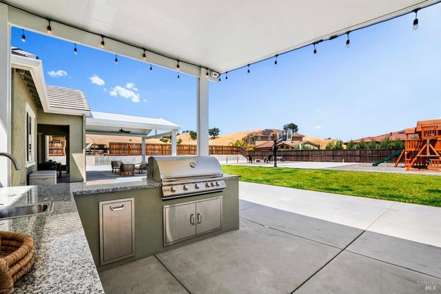 6006 Peacock Ct, Vacaville, CA 95688