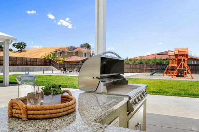 6006 Peacock Ct, Vacaville, CA 95688