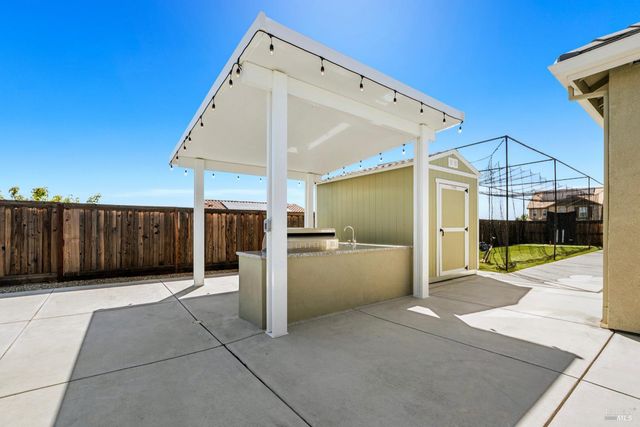 6006 Peacock Ct, Vacaville, CA 95688