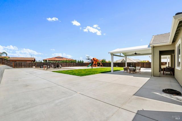 6006 Peacock Ct, Vacaville, CA 95688