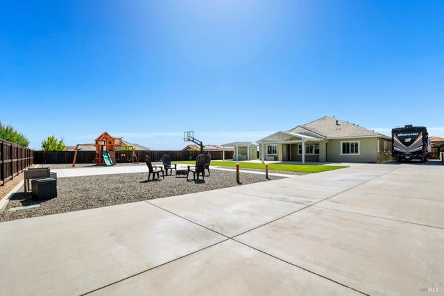 6006 Peacock Ct, Vacaville, CA 95688