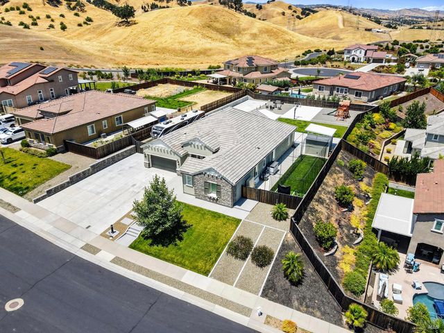 6006 Peacock Ct, Vacaville, CA 95688