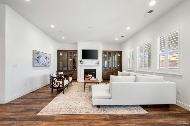 6006 Peacock Ct, Vacaville, CA 95688