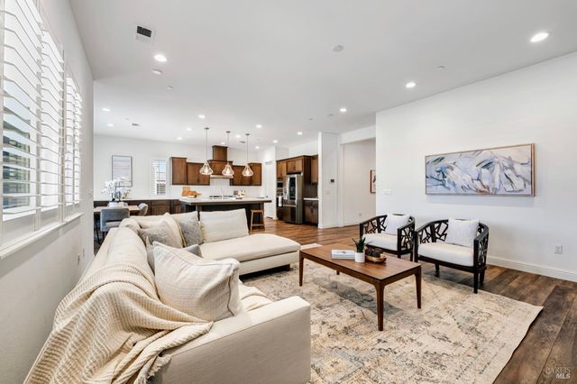 6006 Peacock Ct, Vacaville, CA 95688
