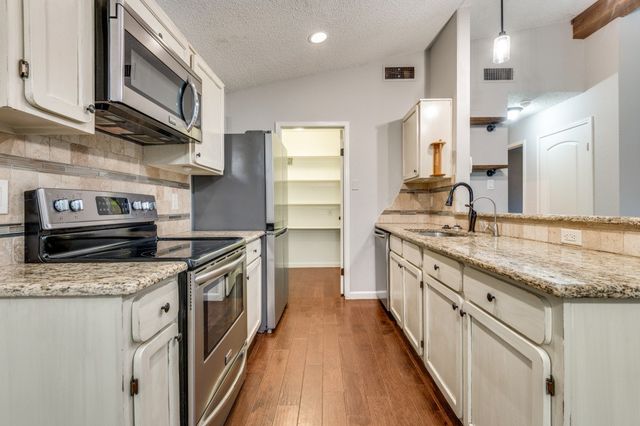 1041 S Riverside Drive, Grapevine, TX 76051