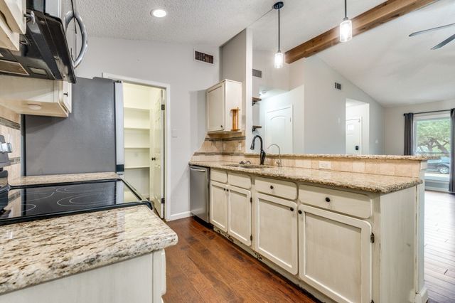 1041 S Riverside Drive, Grapevine, TX 76051