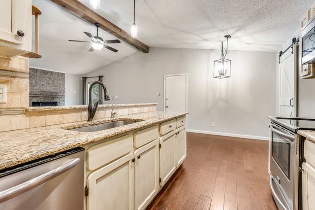 1041 S Riverside Drive, Grapevine, TX 76051