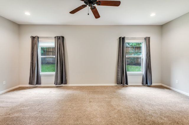 1041 S Riverside Drive, Grapevine, TX 76051