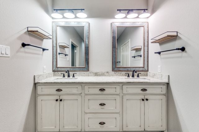 1041 S Riverside Drive, Grapevine, TX 76051