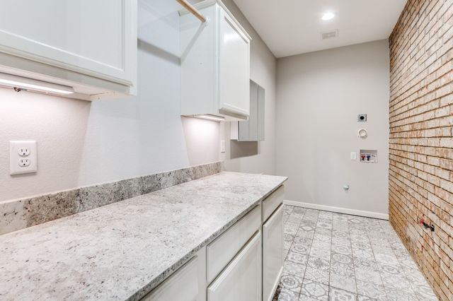 1041 S Riverside Drive, Grapevine, TX 76051