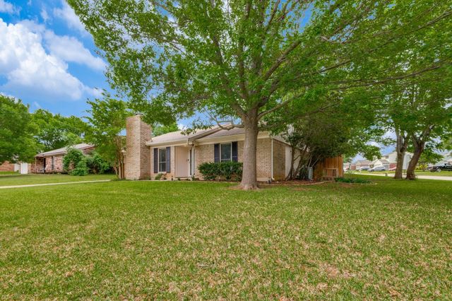 1041 S Riverside Drive, Grapevine, TX 76051