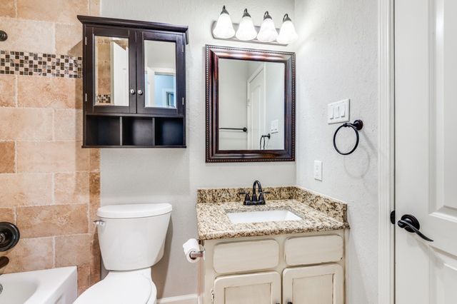 1041 S Riverside Drive, Grapevine, TX 76051