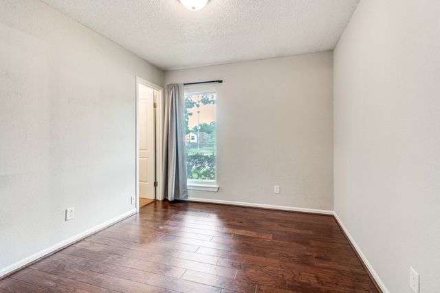 1041 S Riverside Drive, Grapevine, TX 76051